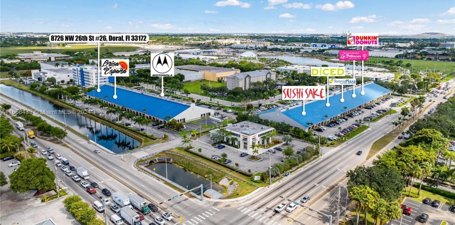 Commercial property in Doral, Florida № 1360687