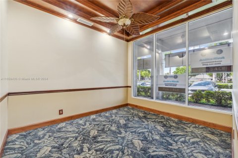 Commercial property in Doral, Florida № 1360687 - photo 10