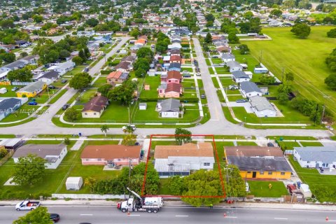 House in Miami Gardens, Florida 5 bedrooms, 183.3 sq.m. № 1360689 - photo 6