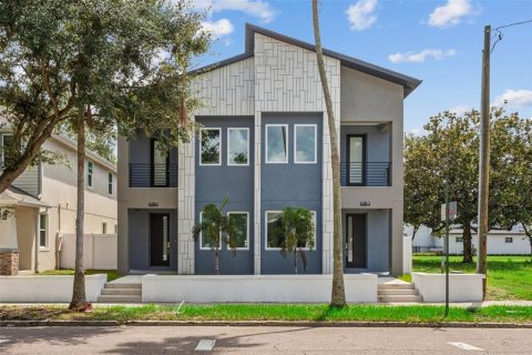 Adosado en venta en Tampa, Florida, 3 dormitorios, 188.31 m2 № 1369972 - foto 1