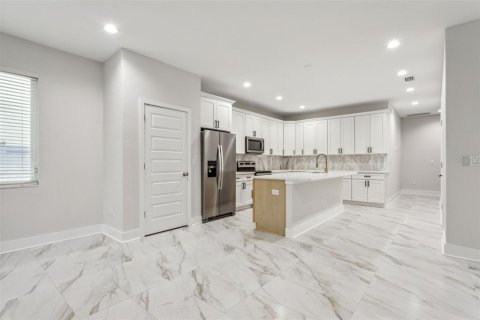 Adosado en venta en Tampa, Florida, 3 dormitorios, 188.31 m2 № 1369972 - foto 9