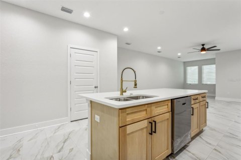 Adosado en venta en Tampa, Florida, 3 dormitorios, 188.31 m2 № 1369972 - foto 12