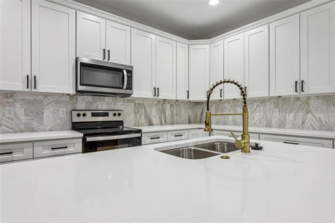 Adosado en venta en Tampa, Florida, 3 dormitorios, 188.31 m2 № 1369972 - foto 10