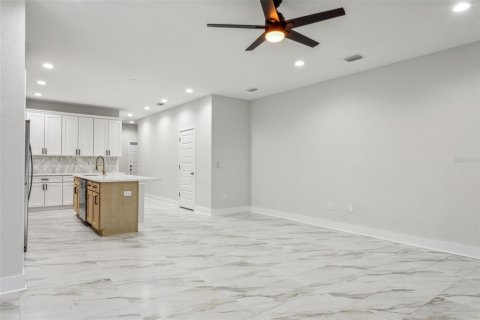 Adosado en venta en Tampa, Florida, 3 dormitorios, 188.31 m2 № 1369972 - foto 6