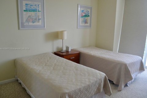 Condo in Sunny Isles Beach, Florida, 2 bedrooms  № 1327684 - photo 30