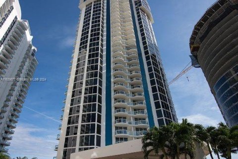 Condo in Sunny Isles Beach, Florida, 2 bedrooms  № 1327684 - photo 1