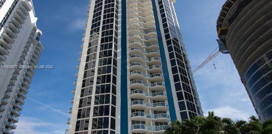 Condo in Sunny Isles Beach, Florida, 2 bedrooms  № 1327684