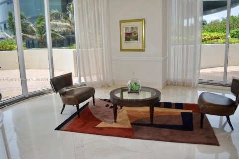 Condo in Sunny Isles Beach, Florida, 2 bedrooms  № 1327684 - photo 21