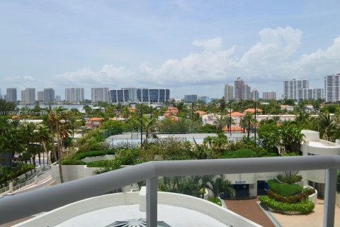 Condo in Sunny Isles Beach, Florida, 2 bedrooms  № 1327684 - photo 10