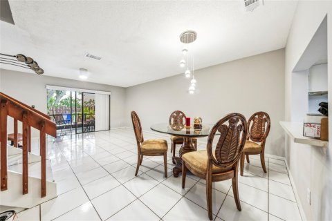 Touwnhouse à vendre à Pembroke Pines, Floride: 2 chambres, 113.71 m2 № 1154623 - photo 19