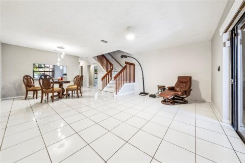 Townhouse in Pembroke Pines, Florida 2 bedrooms, 113.71 sq.m. № 1154623 - photo 26