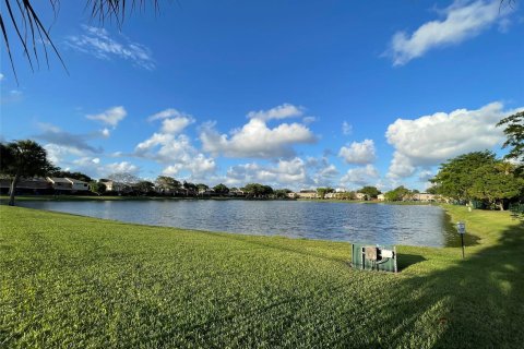 Townhouse in Pembroke Pines, Florida 2 bedrooms, 113.71 sq.m. № 1154623 - photo 27
