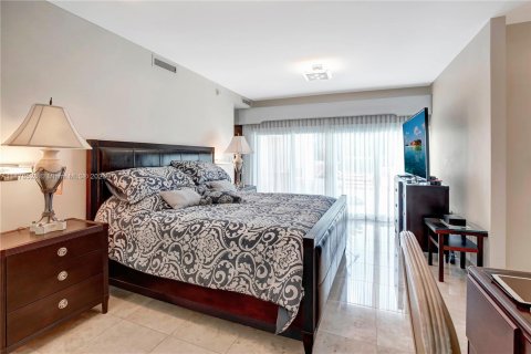 Casa en venta en Golden Beach, Florida, 4 dormitorios, 364.18 m2 № 822370 - foto 15