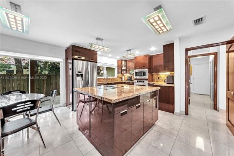 Villa ou maison à vendre à Golden Beach, Floride: 4 chambres, 364.18 m2 № 822370 - photo 11