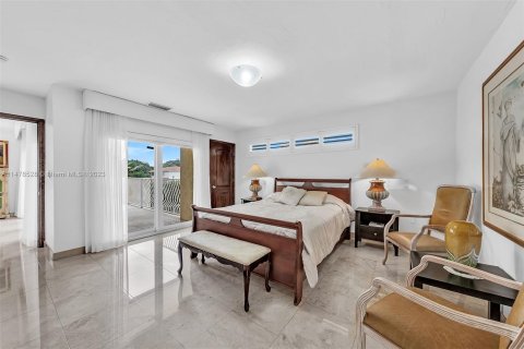 Villa ou maison à vendre à Golden Beach, Floride: 4 chambres, 364.18 m2 № 822370 - photo 17