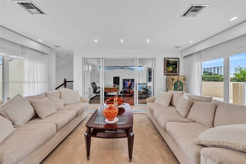 Villa ou maison à vendre à Golden Beach, Floride: 4 chambres, 364.18 m2 № 822370 - photo 14