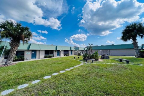 Immobilier commercial à vendre à Port Charlotte, Floride: 61.32 m2 № 719140 - photo 2