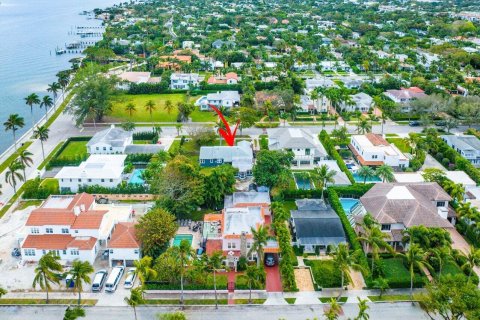 House in West Palm Beach, Florida 3 bedrooms, 192.12 sq.m. № 1009620 - photo 1