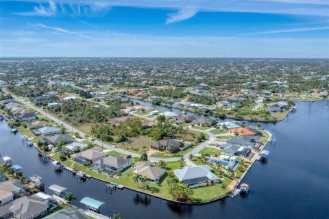 Casa en venta en Port Charlotte, Florida, 3 dormitorios, 195.47 m2 № 992346 - foto 4