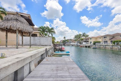 Casa en venta en Miami, Florida, 4 dormitorios, 226.5 m2 № 1282584 - foto 9