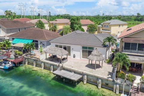 Casa en venta en Miami, Florida, 4 dormitorios, 226.5 m2 № 1282584 - foto 29