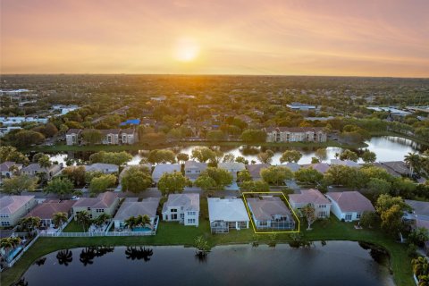 Villa ou maison à vendre à Coconut Creek, Floride: 3 chambres, 181.72 m2 № 924524 - photo 24