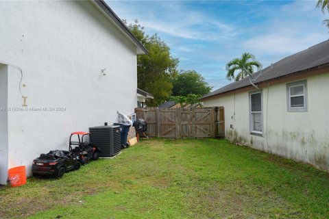House in Florida City, Florida 3 bedrooms, 115.2 sq.m. № 1011170 - photo 5
