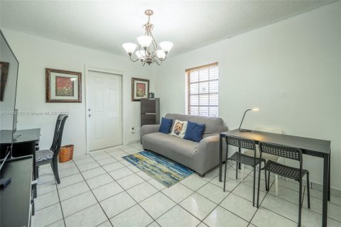 Villa ou maison à vendre à Hialeah, Floride: 6 chambres, 226.31 m2 № 919343 - photo 30