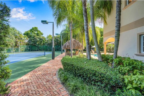 Villa ou maison à vendre à Pinecrest, Floride: 5 chambres, 374.4 m2 № 944365 - photo 19
