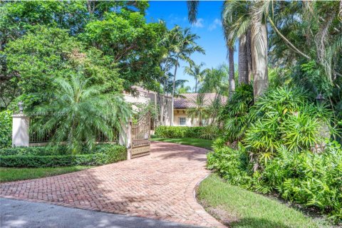Villa ou maison à vendre à Pinecrest, Floride: 5 chambres, 374.4 m2 № 944365 - photo 5