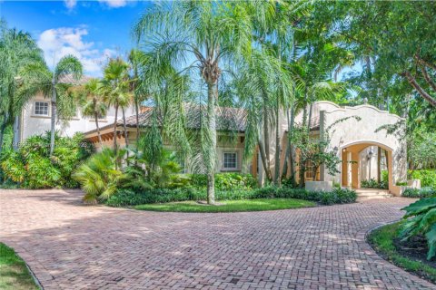 Villa ou maison à vendre à Pinecrest, Floride: 5 chambres, 374.4 m2 № 944365 - photo 1