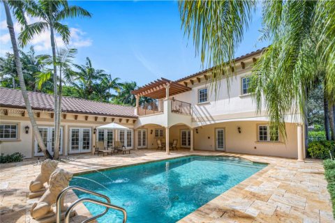 Villa ou maison à vendre à Pinecrest, Floride: 5 chambres, 374.4 m2 № 944365 - photo 2