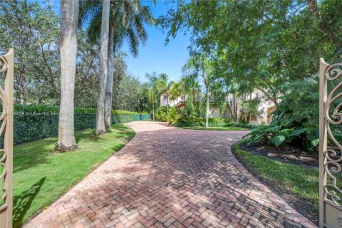 Villa ou maison à vendre à Pinecrest, Floride: 5 chambres, 374.4 m2 № 944365 - photo 10