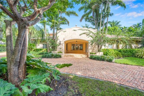 Villa ou maison à vendre à Pinecrest, Floride: 5 chambres, 374.4 m2 № 944365 - photo 13