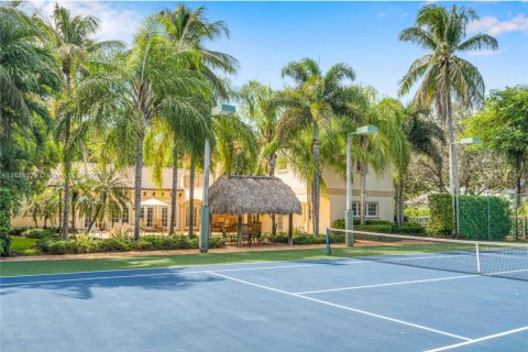 Villa ou maison à vendre à Pinecrest, Floride: 5 chambres, 374.4 m2 № 944365 - photo 3