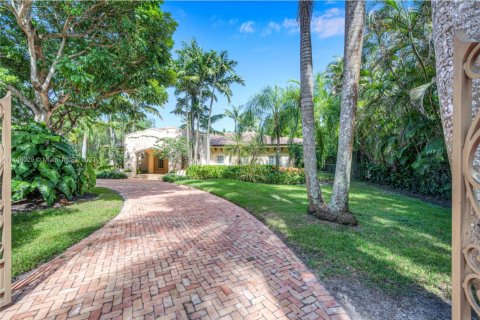 Villa ou maison à vendre à Pinecrest, Floride: 5 chambres, 374.4 m2 № 944365 - photo 6