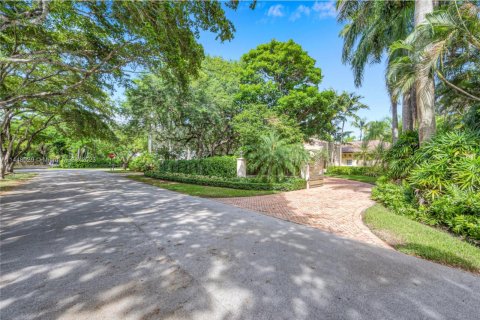 Villa ou maison à vendre à Pinecrest, Floride: 5 chambres, 374.4 m2 № 944365 - photo 4