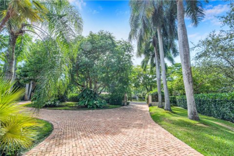 Villa ou maison à vendre à Pinecrest, Floride: 5 chambres, 374.4 m2 № 944365 - photo 17