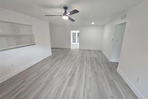 House in Orlando, Florida 3 bedrooms, 131.55 sq.m. № 1341566 - photo 6