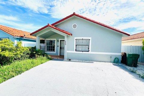 Villa ou maison à louer à Hialeah, Floride: 3 chambres, 119.84 m2 № 1345630 - photo 1