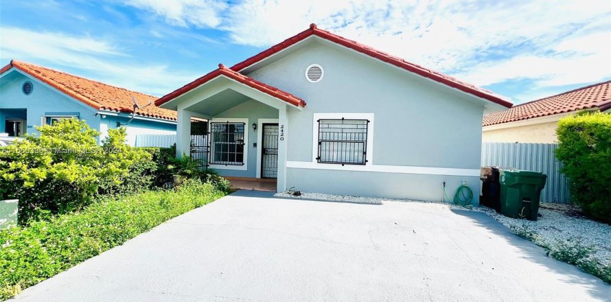 Casa en Hialeah, Florida 3 dormitorios, 119.84 m2 № 1345630