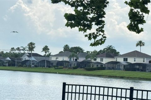 Adosado en venta en Kissimmee, Florida, 3 dormitorios № 1345631 - foto 25