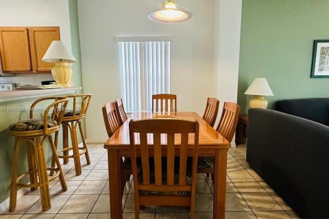 Adosado en venta en Kissimmee, Florida, 3 dormitorios № 1345631 - foto 4