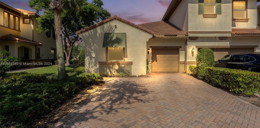 Villa ou maison à Coral Springs, Floride 3 chambres, 142.88 m2 № 1345590