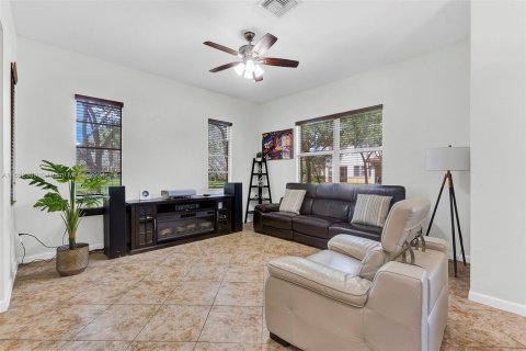 Villa ou maison à louer à Coral Springs, Floride: 3 chambres, 142.88 m2 № 1345590 - photo 10