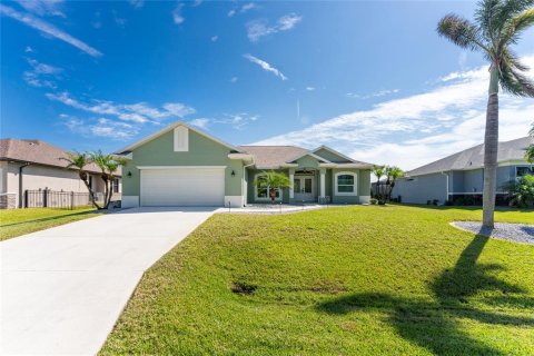 House in Port Charlotte, Florida 3 bedrooms, 165.64 sq.m. № 1411270 - photo 2