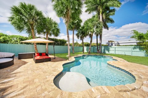 House in Lake Worth, Florida 4 bedrooms, 142.33 sq.m. № 1132874 - photo 7