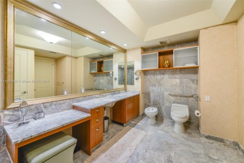 Condo in Sunny Isles Beach, Florida, 4 bedrooms  № 1351927 - photo 21