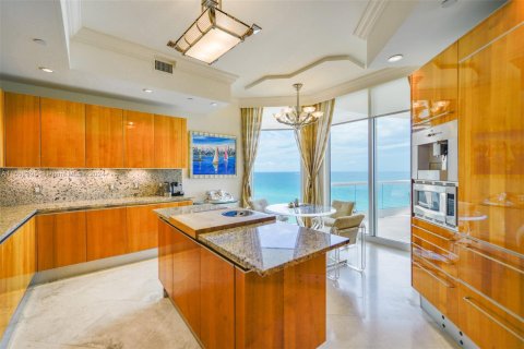 Condo in Sunny Isles Beach, Florida, 4 bedrooms  № 1351927 - photo 11