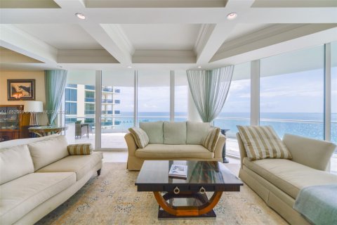 Condo in Sunny Isles Beach, Florida, 4 bedrooms  № 1351927 - photo 3